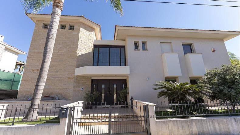 5 bedrooms Villa in Germasogeia, Cyprus No. 23352