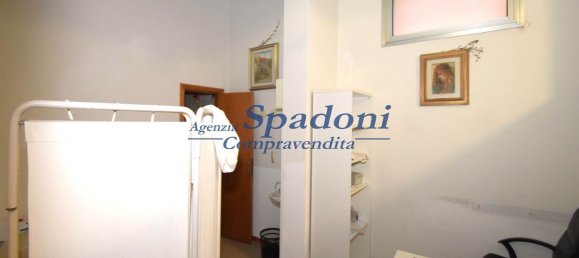 Bureau à Montecatini Terme, Italy 76m² No. 160607 8