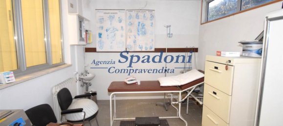 Bureau à Montecatini Terme, Italy 76m² No. 160607 6