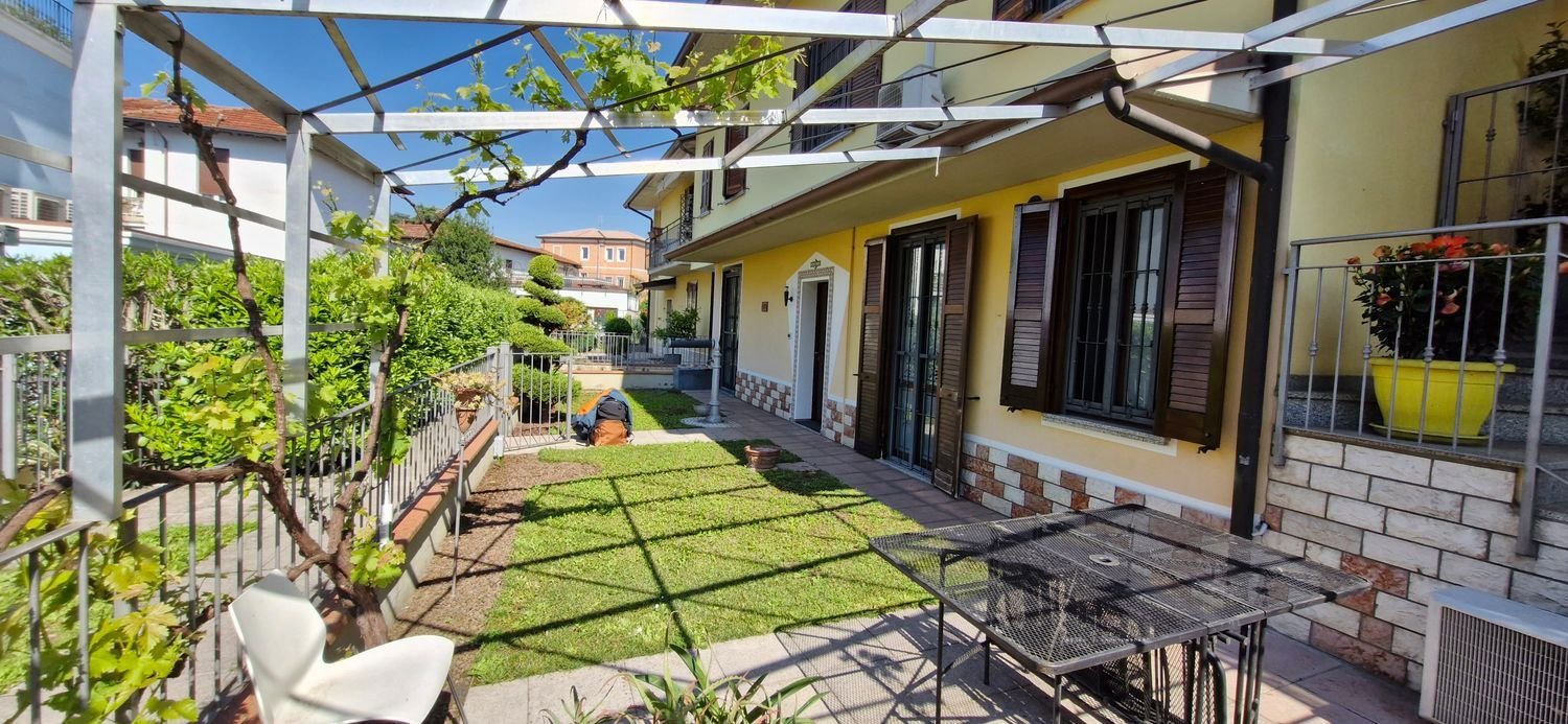 4 rooms Apartment in Brescia, Italy No. 335589