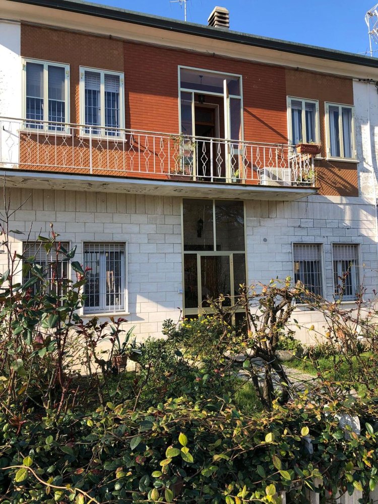 8 rooms House in Masi Torello, Italy No. 256708