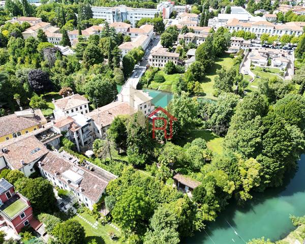 12 bedrooms Building in Pordenone, Italy No. 328150