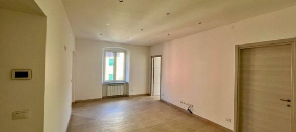 2 bedrooms Apartment in Genoa, Italy No. 372867 2