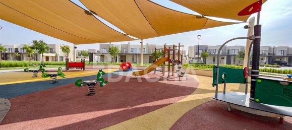 4 bedrooms Villa in Dubai, UAE No. 27716 18