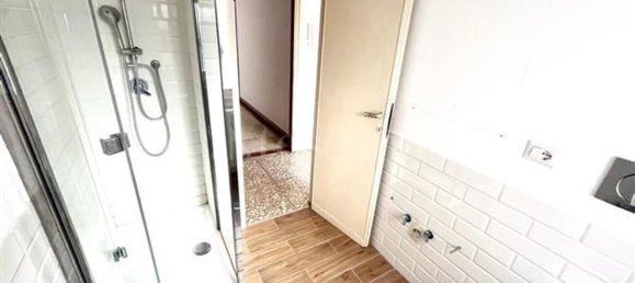 4 rooms Apartment in Rome, Italy No. 77749 7