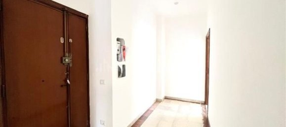 4 rooms Apartment in Rome, Italy No. 77749 3