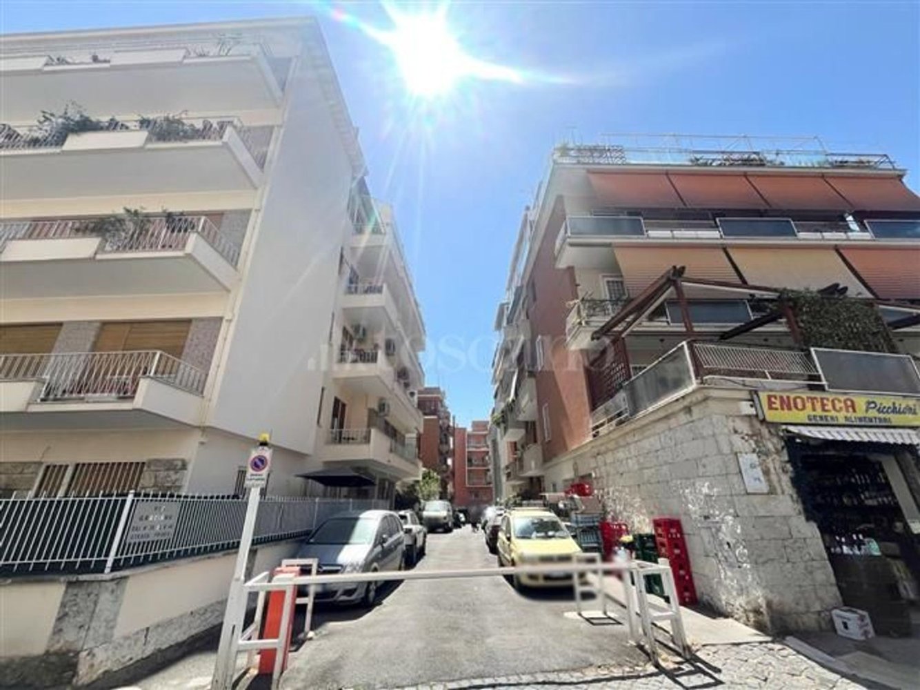 4 rooms Apartment in Rome, Italy No. 77749