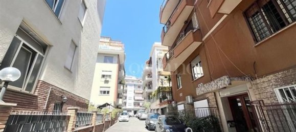 4 rooms Apartment in Rome, Italy No. 77749 2