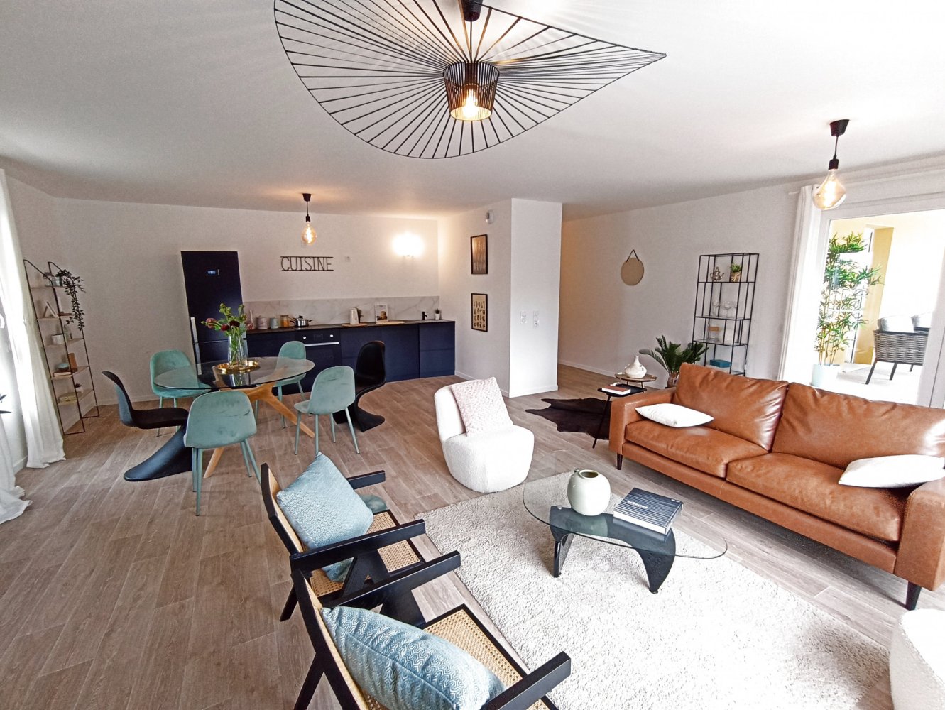 4 bedrooms Apartment in Tours, France No. 217803