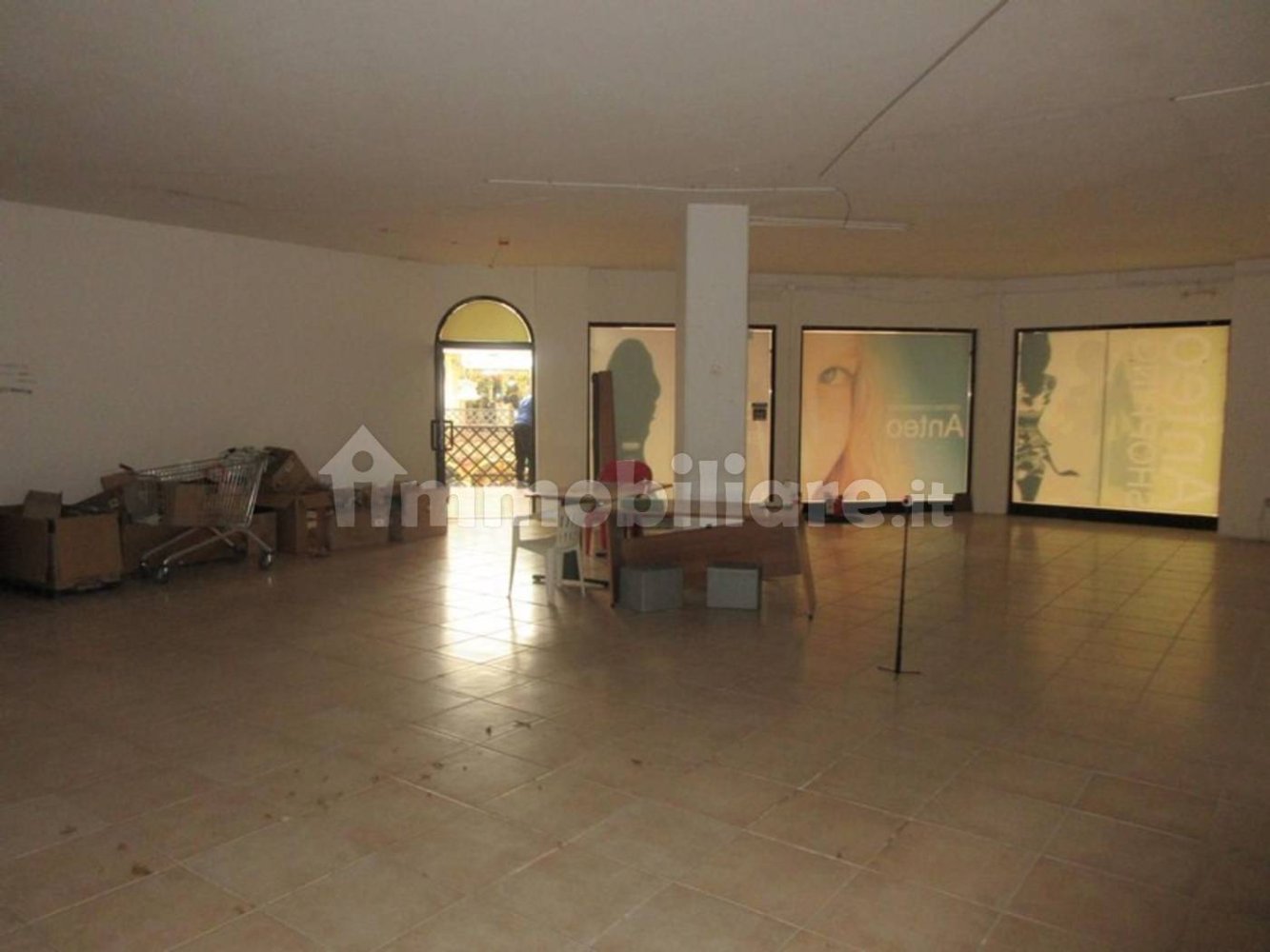 147m² Commercial property in Anzio, Italy No. 327875