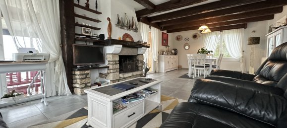 6 bedrooms House in Baud, France No. 203546 8