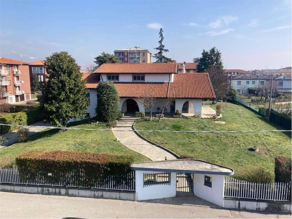 12 rooms Villa in Zanica, Italy No. 137574