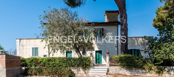 4 bedrooms Villa in Syracuse, Italy No. 245910 10