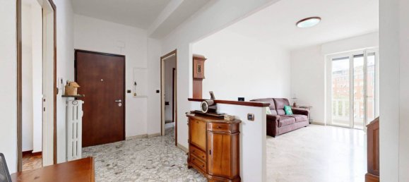 3 bedrooms Apartment in Milan, Italy No. 266576 8