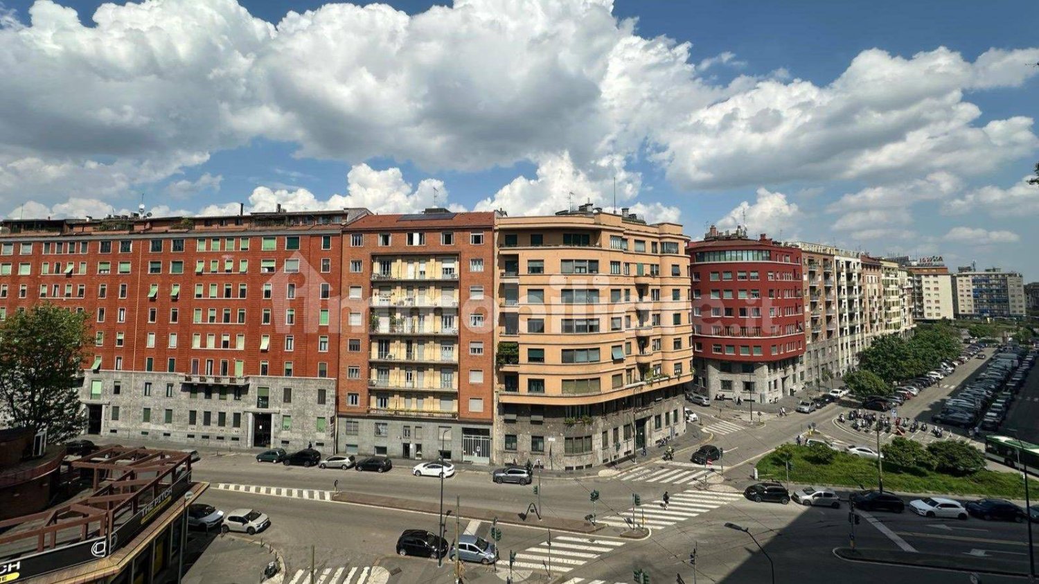 3 bedrooms Apartment in Milan, Italy No. 266576