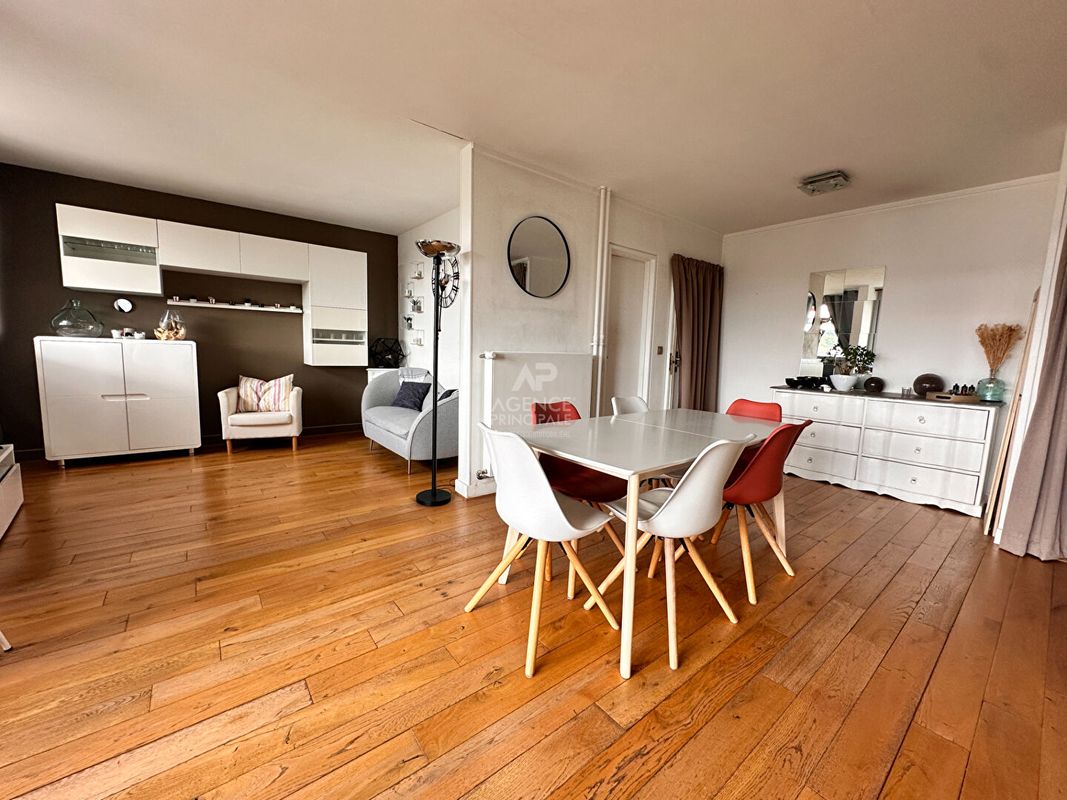 3 bedrooms Apartment in Chaville, France No. 296581