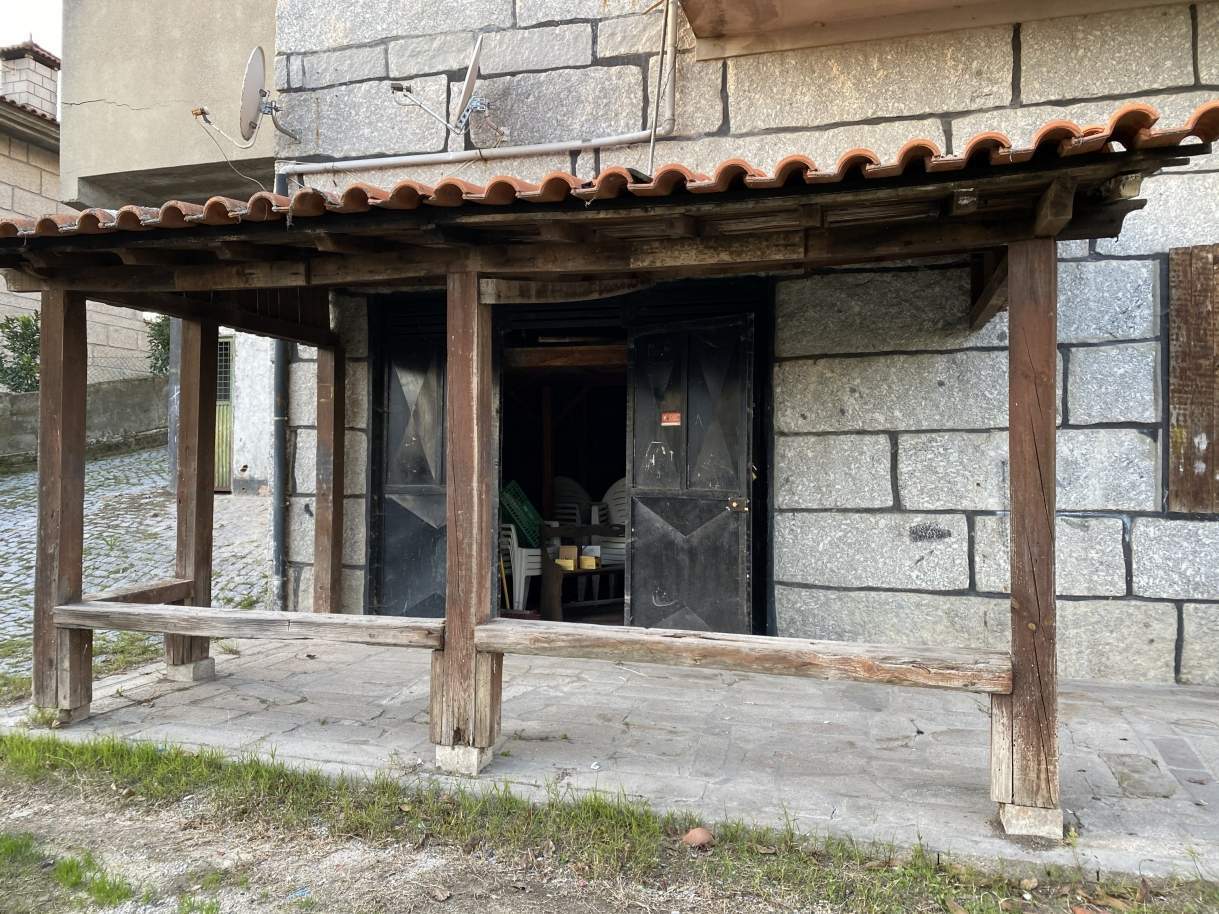 252m² Warehouse in Amarante, Portugal No. 80262