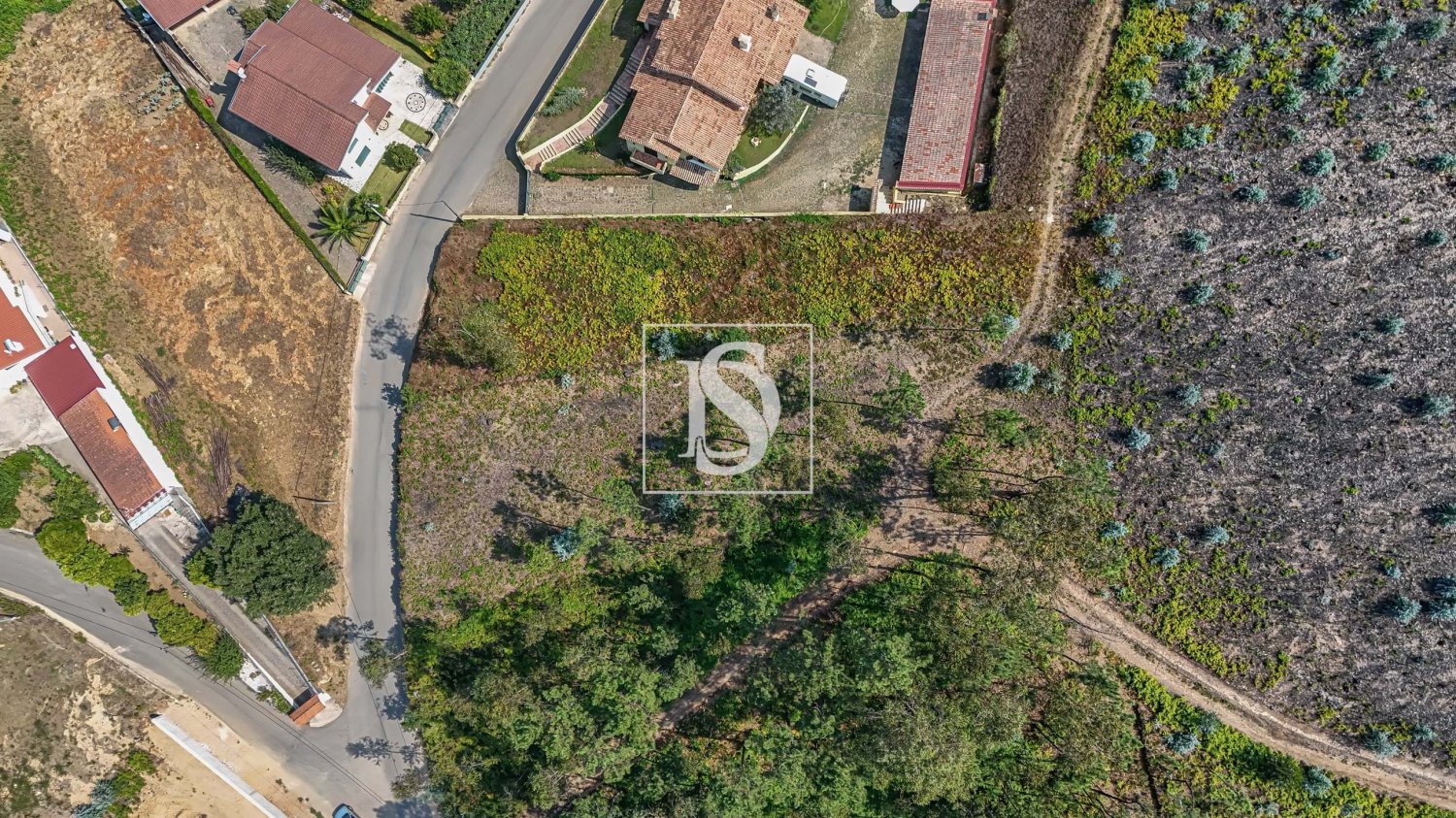 720m² Land in Oliveira de Azemeis, Portugal No. 240575