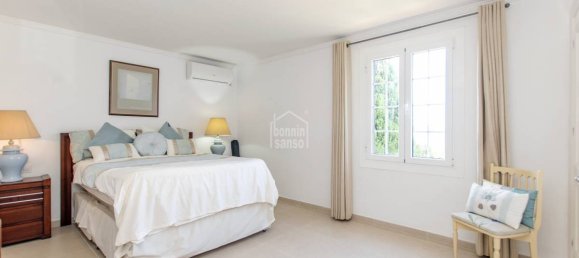 Villa de 4 dormitorios en Mahon, Spain No. 6291 2