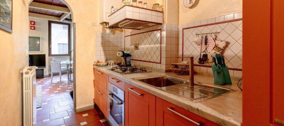 4 rooms Apartment in Florence, Italy No. 161888 3