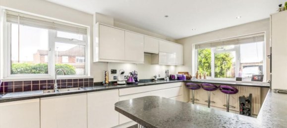 3 Schlafzimmer Haus in Chessington, United Kingdom, Nr. 10219 3