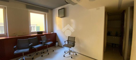 Офис с 3 комнатами в Верона, Италия № 68919 20