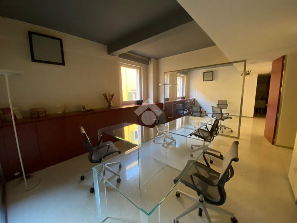 Офис с 3 комнатами в Верона, Италия № 68919