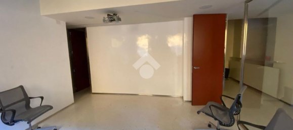 Офис с 3 комнатами в Верона, Италия № 68919 30