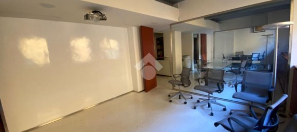 Офис с 3 комнатами в Верона, Италия № 68919 11