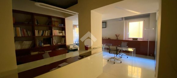 Офис с 3 комнатами в Верона, Италия № 68919 3