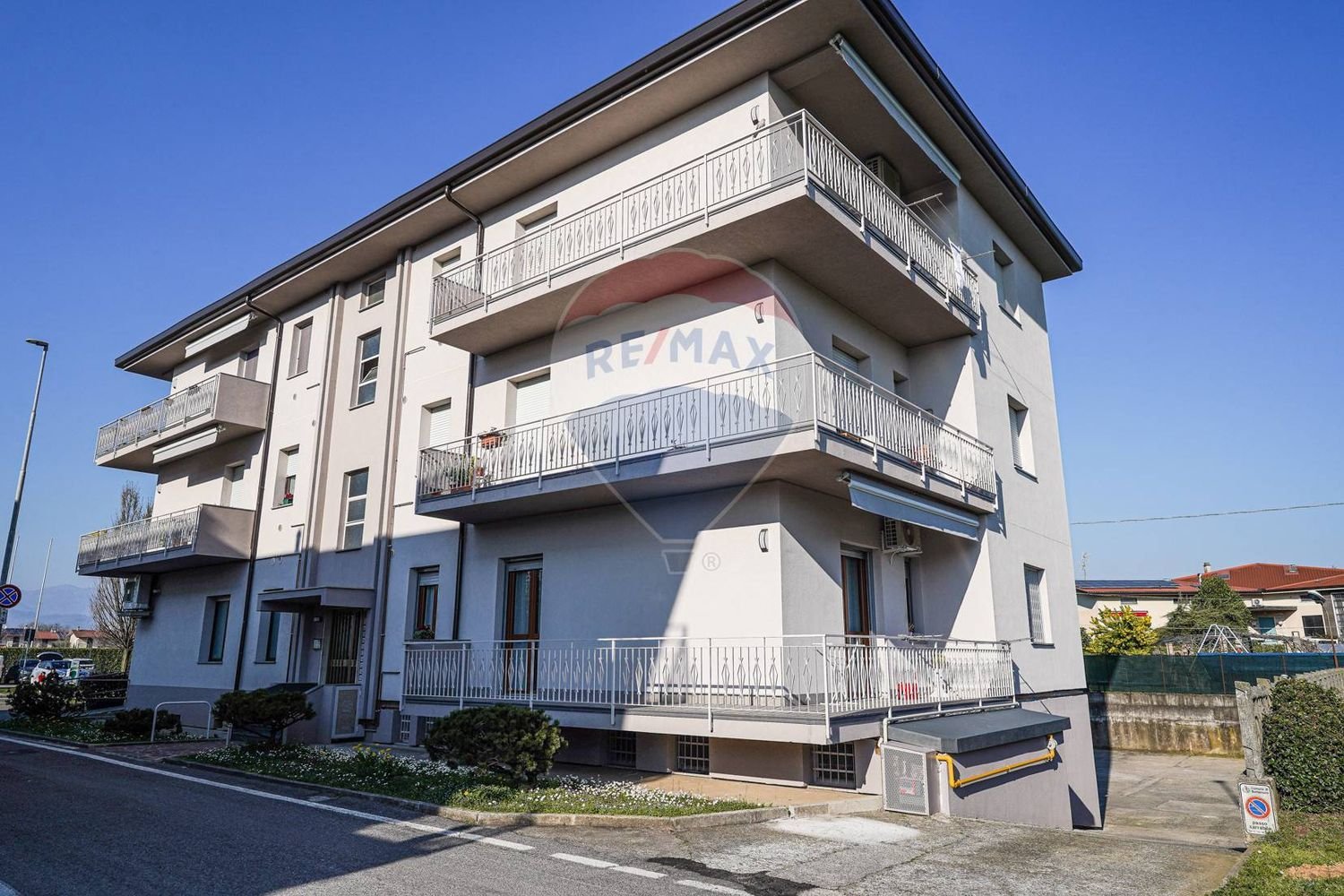 4-salle Appartement à Bottanuco, Italy No. 9646