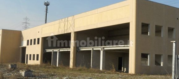 Склад с 3 комнатами в Арезе, Италия № 150369 15