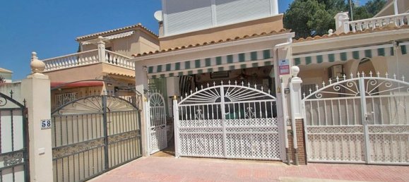 Adosado de 3 dormitorios en Torrevieja, Spain No. 133905 3