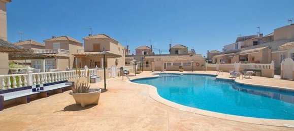 Adosado de 3 dormitorios en Torrevieja, Spain No. 133905 2