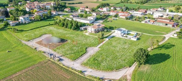 Земельный участок 780м² в Удине, Италия № 176371 6