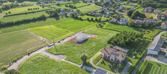 Земельный участок 780м² в Удине, Италия № 176371 3