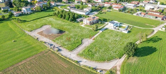 Земельный участок 780м² в Удине, Италия № 176371 7