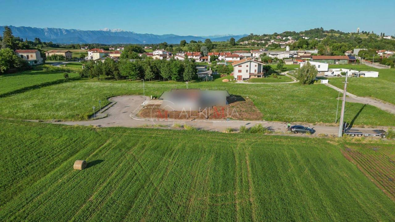 Земельный участок 780м² в Удине, Италия № 176371