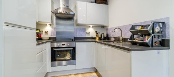 1 bedroom Apartment in Hounslow, United Kingdom No. 9839 3