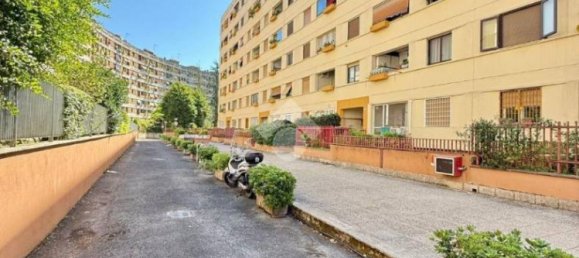 3 bedrooms Apartment in Rome, Italy No. 259201 2