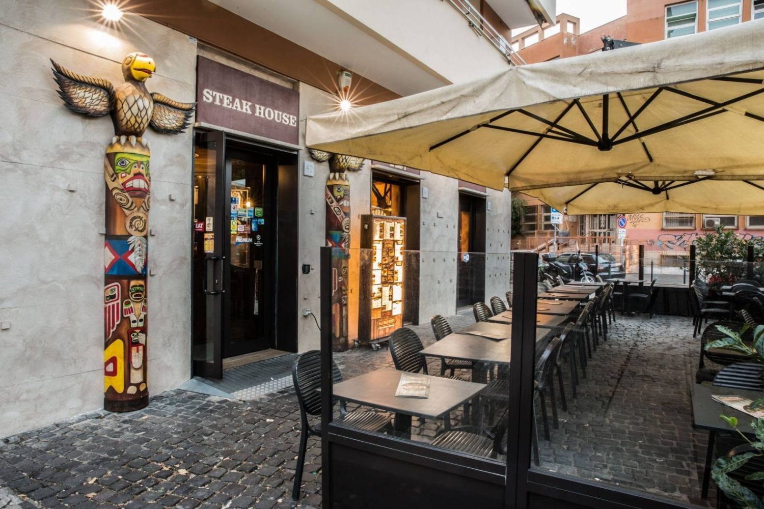 5 rooms Commercial property in Rome, Italy No. 379857