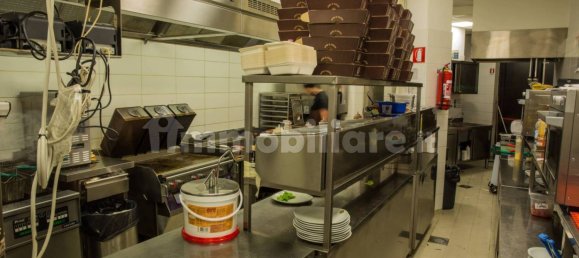 5 rooms Commercial property in Rome, Italy No. 379857 10