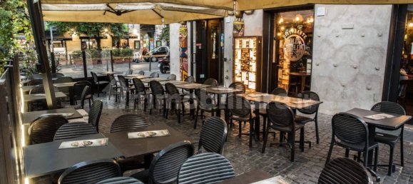 5 rooms Commercial property in Rome, Italy No. 379857 2