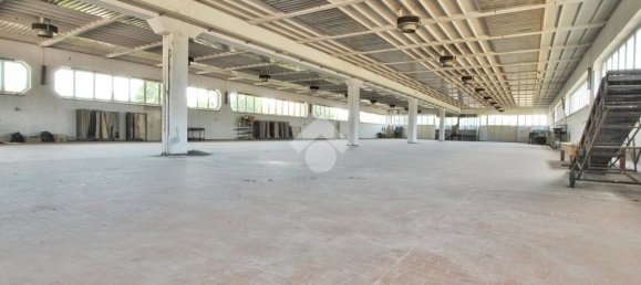 Склад с 4 комнатами в Крешентино, Италия № 103799 9