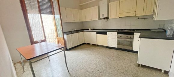 4 rooms Apartment in Poggibonsi, Italy No. 269932 2