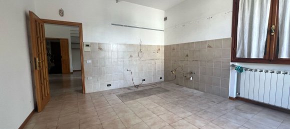 Apartamento de 5 habitaciónes en Empoli, Italy No. 50691 9