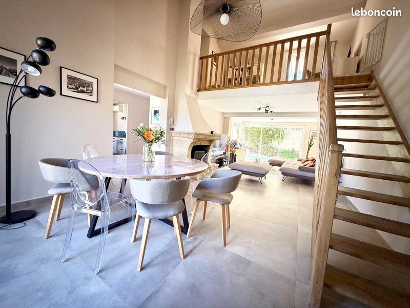 3 bedrooms House in Vitrolles, France No. 328107