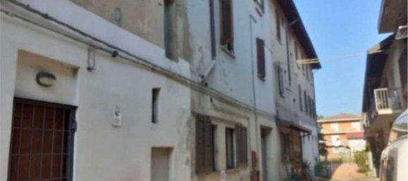 5 rooms Apartment in Besozzo, Italy No. 12972 11