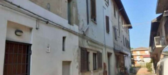 5 rooms Apartment in Besozzo, Italy No. 12972 17