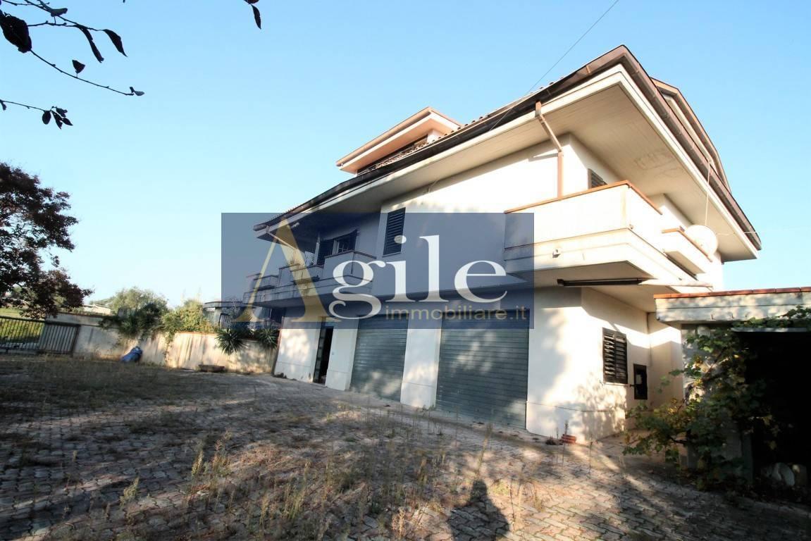 10-Zimmer Villa in Sant'Egidio alla Vibrata, Italy, Nr. 166967